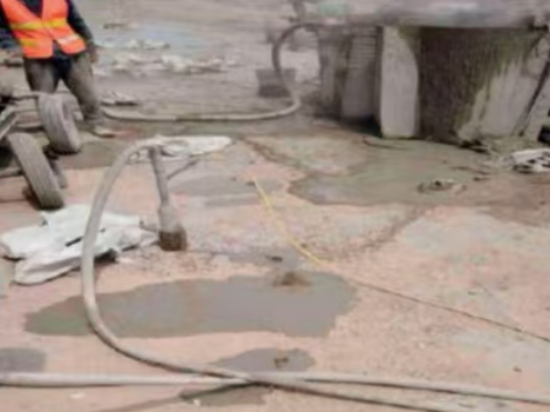 鱼台水泥混凝土路面板底注浆技术 路面脱空注浆整治方案